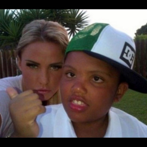 Katie Price avec son fils Harvey, fruit de sa relation avec Dwight York - Photo publiée le 25 février 2016