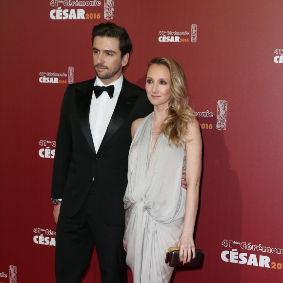 Audrey Lamy enceinte et son compagnon Thomas - Photocall lors de la 41e cérémonie des César au théâtre du Châtelet à Paris, le 26 février 2016. © Borde-Jacovides/Bestimage