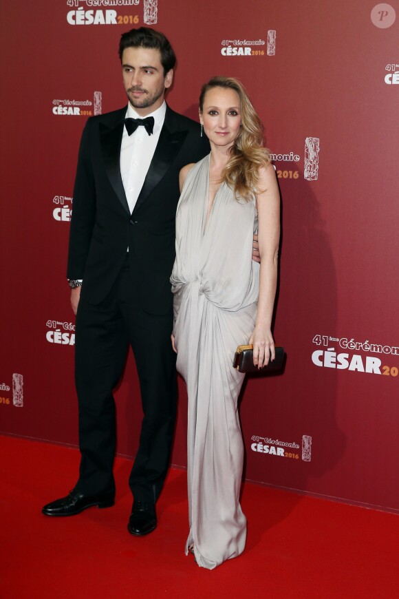 Audrey Lamy enceinte et son compagnon Thomas - Photocall lors de la 41e cérémonie des César au théâtre du Châtelet à Paris, le 26 février 2016. © Borde-Jacovides/Bestimage