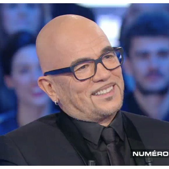 Le chanteur Pascal Obispo refuse de parler de sa vie privée et essuie quelques blagues de Thierry Ardisson. Emission "Salut les Terriens !", sur Canal+, le 28 février 2016.