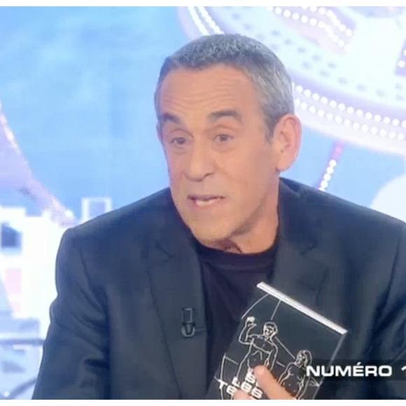 Pascal Obispo refuse de parler de sa vie privée et essuie quelques blagues de Thierry Ardisson. Emission "Salut les Terriens !", sur Canal+, le 28 février 2016.