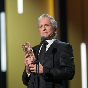 Michael Douglas recevant son César d'honneur lors de la 41e cérémonie des César au théâtre du Châtelet à Paris le 26 février 2016. © Olivier Borde / Dominique Jacovides / Bestimage