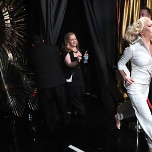 Lady Gaga retourne en coulisses après son émouvante prestation lors de la 88e cérémonie des Oscars, au Dolby Theatre d'Hollywood, Los Angeles, le 28 février 2016