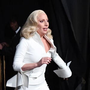 Lady Gaga retourne en coulisses après son émouvante prestation lors de la 88e cérémonie des Oscars, au Dolby Theatre d'Hollywood, Los Angeles, le 28 février 2016