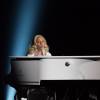 Lady Gaga sur la scène de la 88e cérémonie des Oscars, interprète son titre Til It Happens To You au Dolby Theatre d'Hollywood, Los Angeles, le 28 février 2016