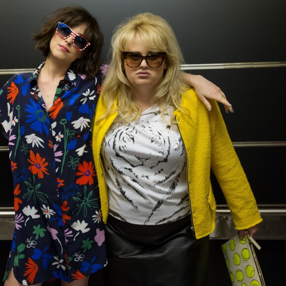 Dakota Johnson et Rebel Wilson dans Célibataire - Mode d'emploi
