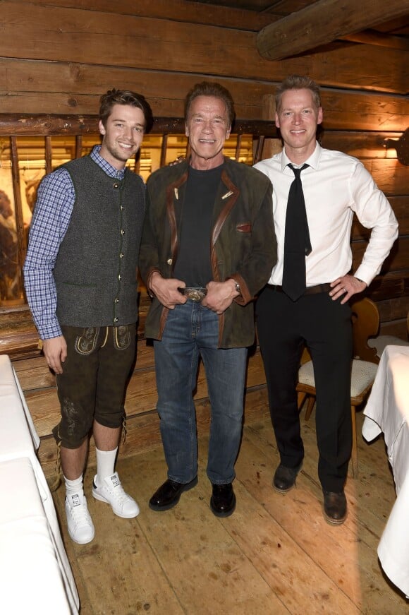 Patrick Arnold Schwarzenegger et son père Arnold Schwarzenegger, à Going, le 22 janvier 2016