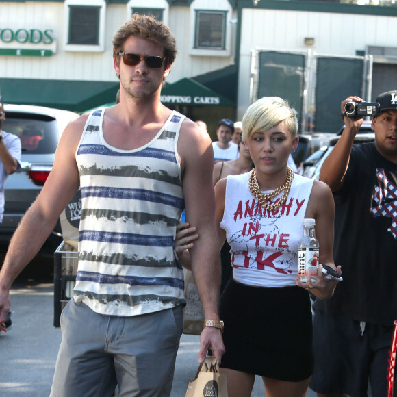 Miley Cyrus et Liam Hemsworth dans les rues de Studio City, le 11 septembre 2012