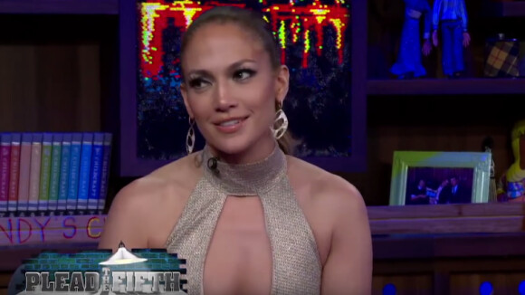Jennifer Lopez revient sur sa brouille avec Mariah Carey lors de l'émission Watch What Happens Live d'Andy Cohen. Vidéo publiée sur Youtube, le 29 février 2016.