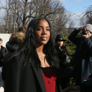 Kelly Rowland arrive au Grand Palais pour assister au défilé Chloé (automne-hiver 2016-2017) à Paris, le 3 mars 2016.