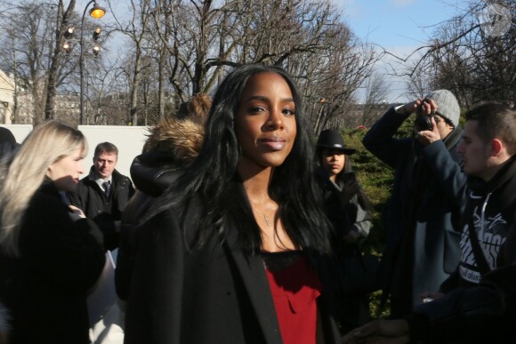 Kelly Rowland arrive au Grand Palais pour assister au défilé Chloé (automne-hiver 2016-2017) à Paris, le 3 mars 2016.