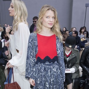 Mélanie Thierry assiste au défilé Chloé (collection automne-hiver 2016-2017). Paris, le 3 mars 2016.