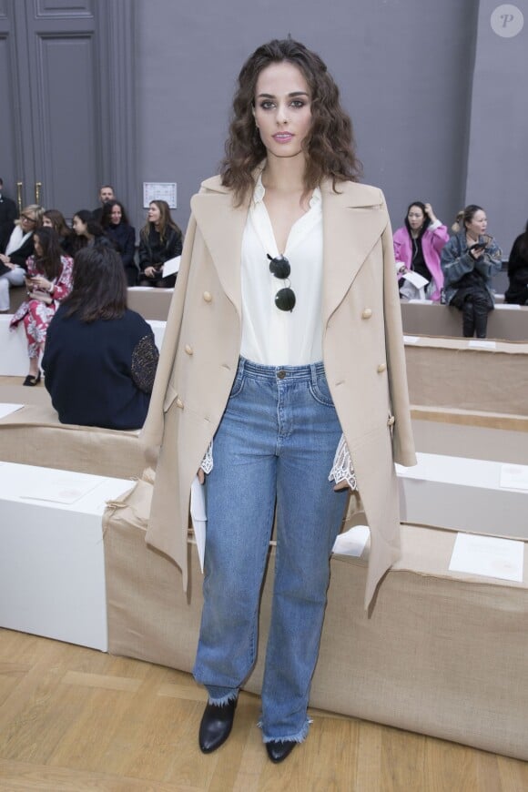 Sophie Auster assiste au défilé Chloé (collection automne-hiver 2016-2017). Paris, le 3 mars 2016.