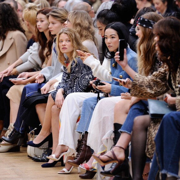 Mélanie Thierry au défilé Chloé au Grand Palais. Paris, le 3 mars 2016.