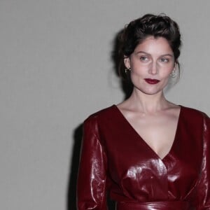 Laetitia Casta assiste au défilé Nina Ricci (collection automne-hiver 2016-2017) au Grand Palais. Paris, le 5 mars 2016.