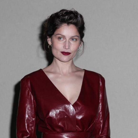 Laetitia Casta assiste au défilé Nina Ricci (collection automne-hiver 2016-2017) au Grand Palais. Paris, le 5 mars 2016.