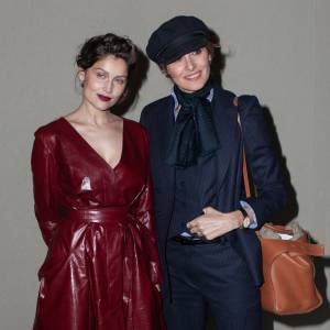 Laetitia Casta et Inès de la Fressange assistent au défilé Nina Ricci (collection automne-hiver 2016-2017) au Grand Palais. Paris, le 5 mars 2016.