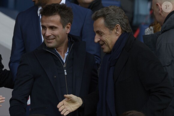 Fabrice Santoro et Nicolas Sarkozy, lors du match de Ligue 1 opposant le Paris Saint-Germain à Montpellier HSC, au Parc des Princes à Paris, le samedi 5 mars 2016.