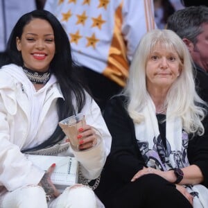 Rihanna au Staples Center le 6 mars 2016 lors du match opposant les Lakers aux Golden State Warriors, qui s'est soldé par la victoire inespérée de Kobe Bryant et les siens.