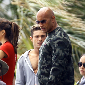 Dwayne Johnson, Zac Efron - Les acteurs sur le tournage de 'Baywatch' à Miami, le 7 mars 2016