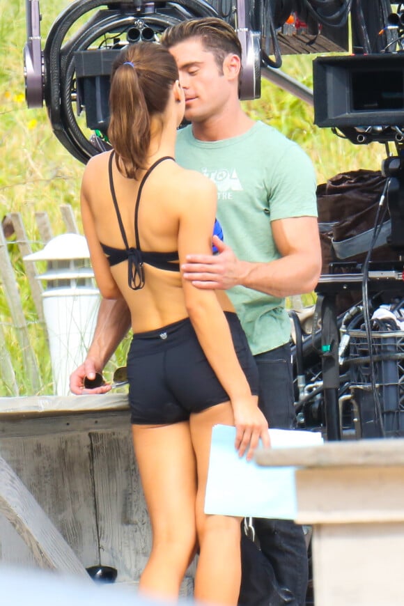 Alexandra Daddario et Zac Efron sur le tournage de Baywatch à Miami, le 5 mars 2016.
