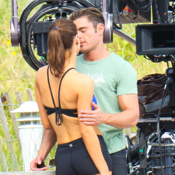 Alexandra Daddario et Zac Efron sur le tournage de Baywatch à Miami, le 5 mars 2016.