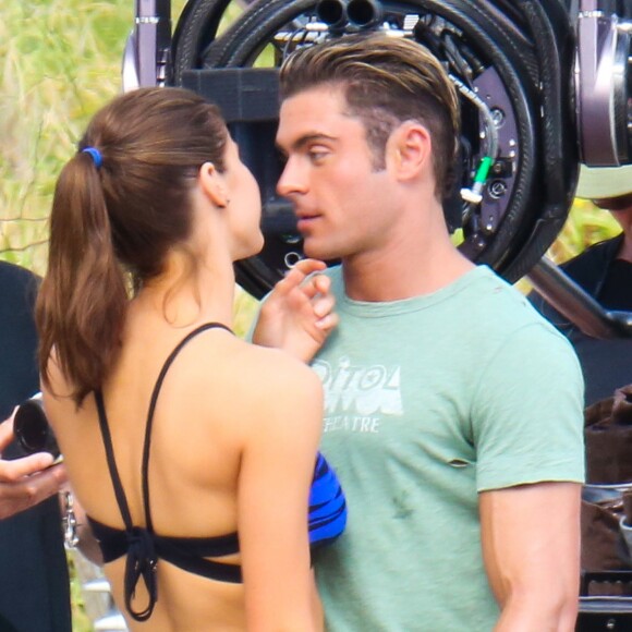 Alexandra Daddario et Zac Efron sur le tournage de Baywatch à Miami, le 5 mars 2016.