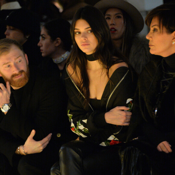 Kendall Jenner et sa mère Kris Jenner - Défilé Off-White (collection automne-hiver 2016-2017) au Palais de Tokyo. Paris, le 8 mars 2016.