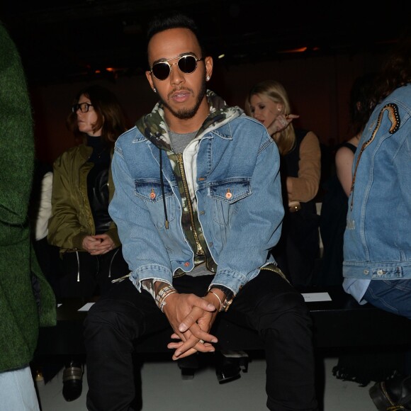 Lewis Hamilton - Défilé Off-White (collection automne-hiver 2016-2017) au Palais de Tokyo. Paris, le 8 mars 2016.