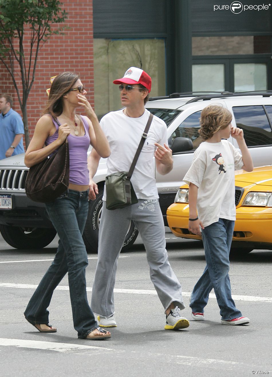 Robert Downey Jr Avec Son Ex Femme Deborah Falconer Et Leur Fils Indio A Soho New York Le 18 Juin 05 Purepeople Robert Downey Jr Avec Son Ex Femme Deborah Falconer Et Leur Fils Indio A Soho New York Le 18 Juin 05 Purepeople