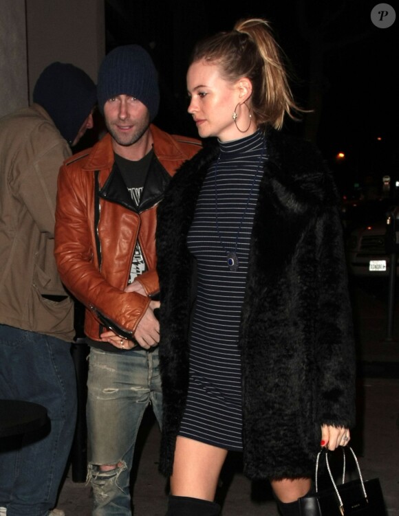 Adam Levine et Behati Prinsloo sortant du Craig's Restaurant de West Hollywood à Los Angeles le 27 novembre 2015. Le couple attend pour l'automne 2016 son premier enfant.