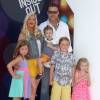 Tori Spelling avec son mari Dean McDermott et leurs enfants Finn, Stella, Hattie et Liam à l'Avant-première du film "Inside Out" à Hollywood, le 8 juin 2015.