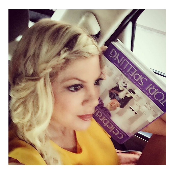 Tori Spelling en promotion pour son nouveau livre de cuisine. Photo publiée sur Instagram, le 11 mars 2016.