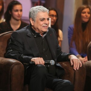 Exclusif - Enrico Macias, dans l'émission Du côté de chez Dave, tournée le 18 février 2016 à Paris et diffusée le 13 mars 2016 sur France 3.