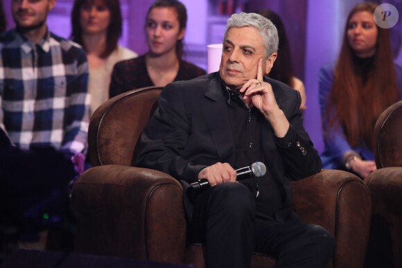 Exclusif - Enrico Macias, dans l'émission Du côté de chez Dave, tournée le 18 février 2016 à Paris et diffusée le 13 mars 2016 sur France 3.