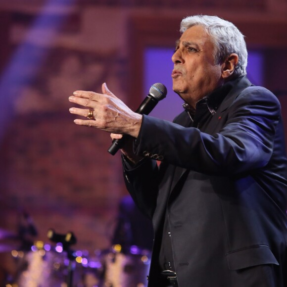 Exclusif - Enrico Macias, dans l'émission Du côté de chez Dave, tournée le 18 février 2016 à Paris et diffusée le 13 mars 2016 sur France 3.