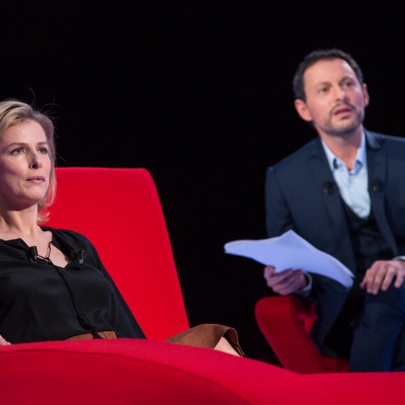 Exclusif - Karin Viard est l'invitée de Marc-Olivier Fogiel dans Le Divan (émission enregistrée près de Paris le 27 février 2016 et diffusée le mardi 15 mars à 23h10 sur France 3). © Cyril Moreau