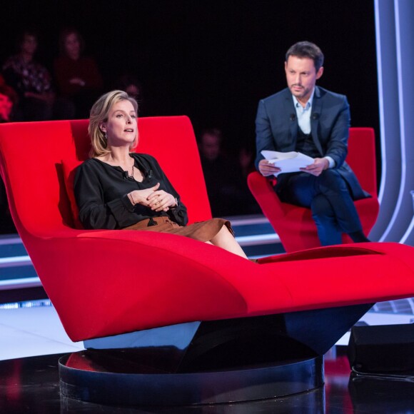 Exclusif - Karin Viard est l'invitée de Marc-Olivier Fogiel dans Le Divan (émission enregistrée près de Paris le 27 février 2016 et diffusée le mardi 15 mars à 23h10 sur France 3). © Cyril Moreau