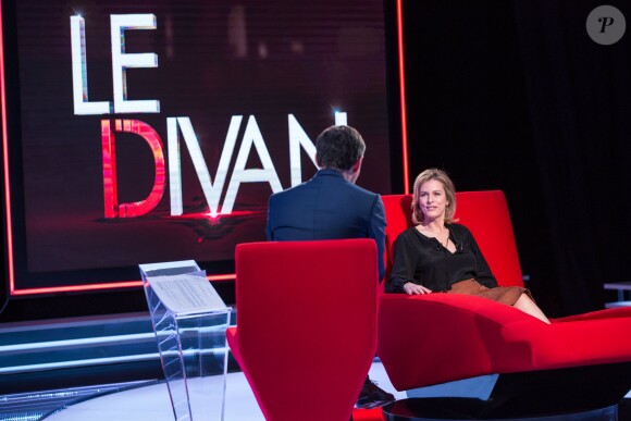 Exclusif - Karin Viard est l'invitée de Marc-Olivier Fogiel dans Le Divan (émission enregistrée près de Paris le 27 février 2016 et diffusée le mardi 15 mars à 23h10 sur France 3). © Cyril Moreau