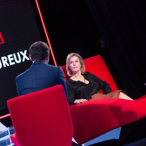 Exclusif - Karin Viard est l'invitée de Marc-Olivier Fogiel dans Le Divan (émission enregistrée près de Paris le 27 février 2016 et diffusée le mardi 15 mars à 23h10 sur France 3). © Cyril Moreau