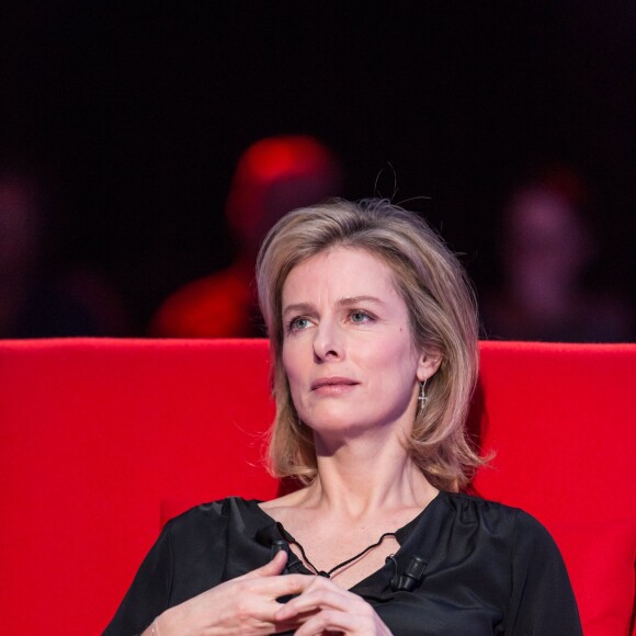 Exclusif - Karin Viard allongée dans Le Divan de Marc-Olivier Fogiel (émission enregistrée près de Paris le 27 février 2016 et diffusée le mardi 15 mars à 23h10 sur France 3). © Cyril Moreau