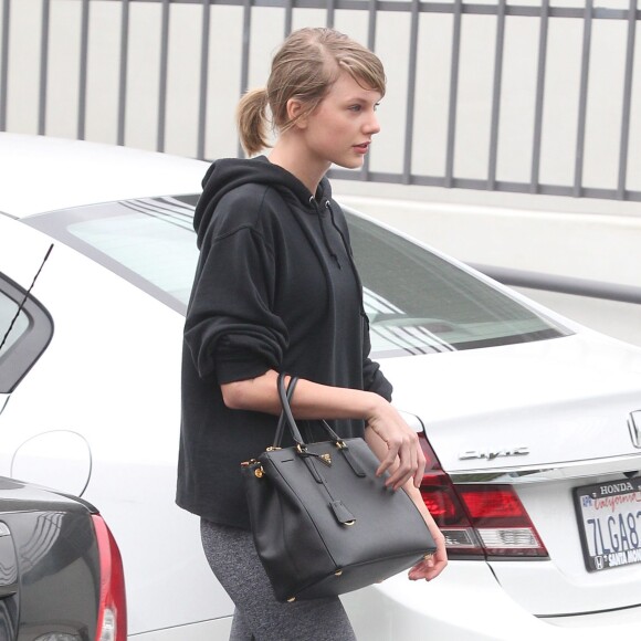 Taylor Swift (sans maquillage) se rend à son cours de gym à West Hollywood le 18 janvier 2016.
