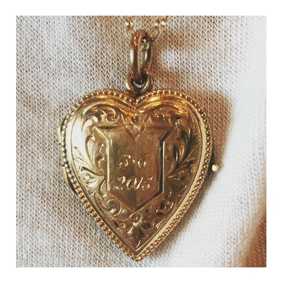 Calvin Harris a offert un pendentif en forme de coeur à Taylor Swift pour leur premier anniversaire du couple. Photo publiée sur Instagram, le 6 mars 2016.