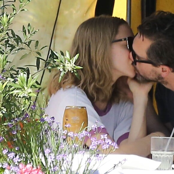 Amanda Seyfried et Thomas Sadoski au Cheebo Restaurant à Los Angeles, le 16 mars 2016.