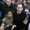 Angelina Jolie visite le centre d'accueil des réfugiés d'Eleonas à Athènes, le 16 mars 2016