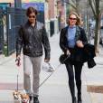 Candice Swanepoel et son petit-ami Hermann Nicoli se promenent avec leurs chiens a New York, le 16 avril 2013.