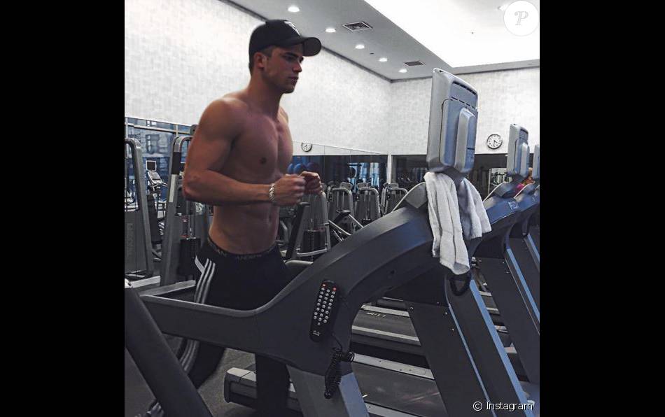 River Viiperi en pleine séance de sport, à New York. Instagram, 2015 ...