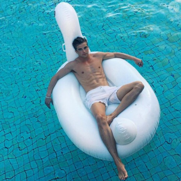 River Viiperi tranquille à la piscine, Instagram. 2015