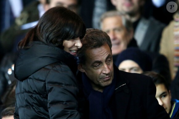 Nicolas Sarkozy et Anne Hidalgo - People au match de football PSG - Monaco au Parc des Princes le 20 mars 2016. © Cyril Moreau/Bestimage
