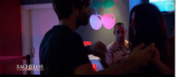 Marco passe sa soirée collé-serré à Laurie dans Bachelor, sur NT1, lundi 21 mars 2016